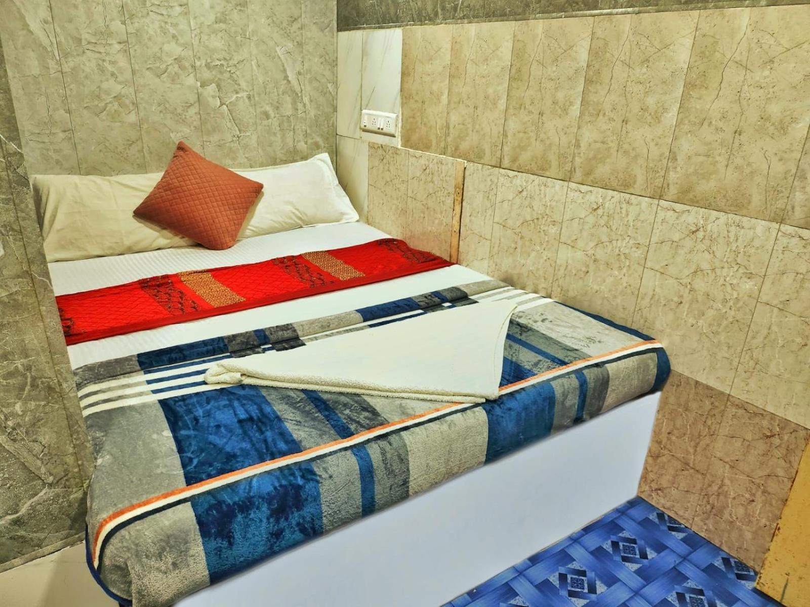 Amaan Hotel Mumbai  Buitenkant foto