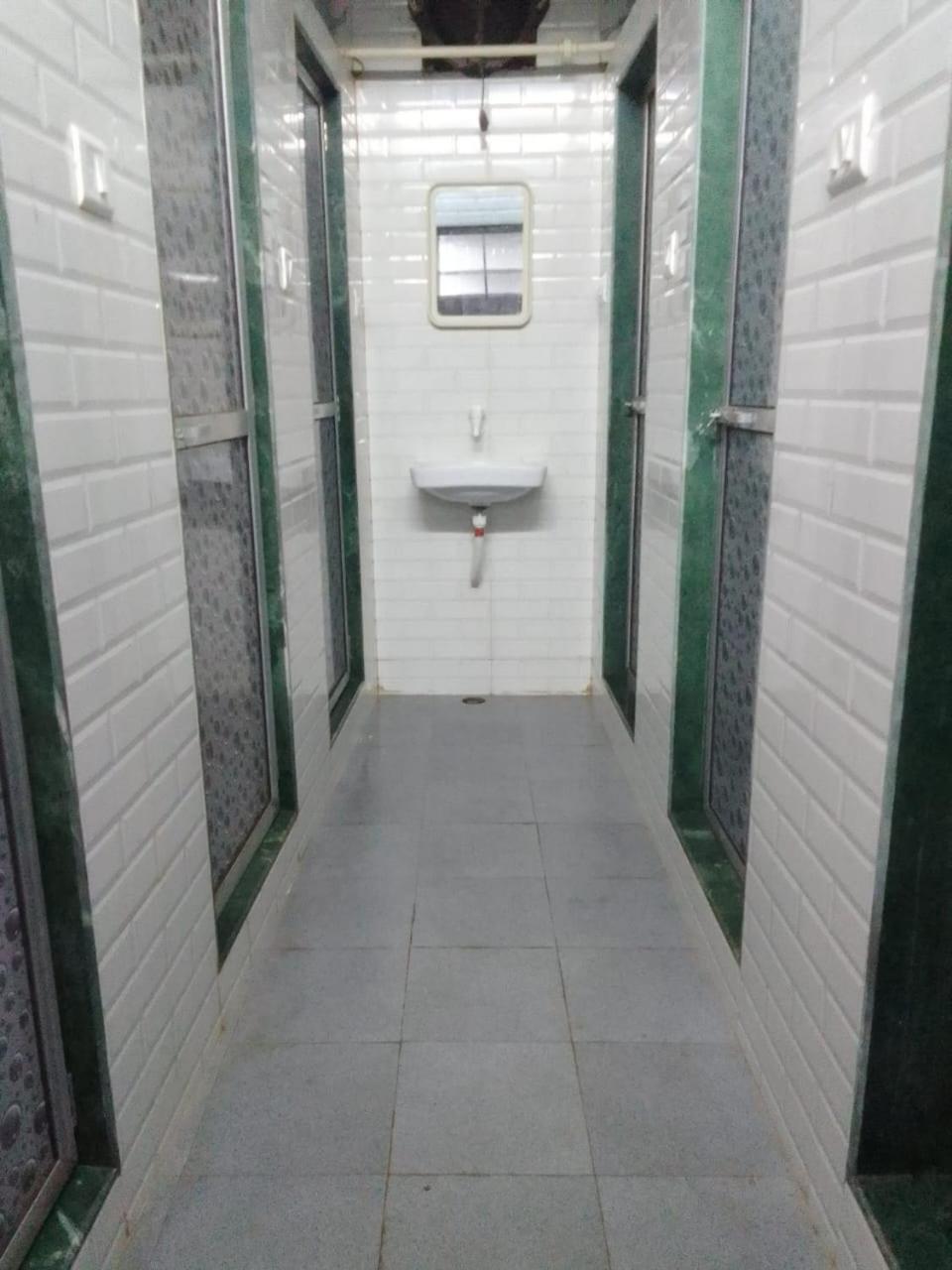 Amaan Hotel Mumbai  Buitenkant foto